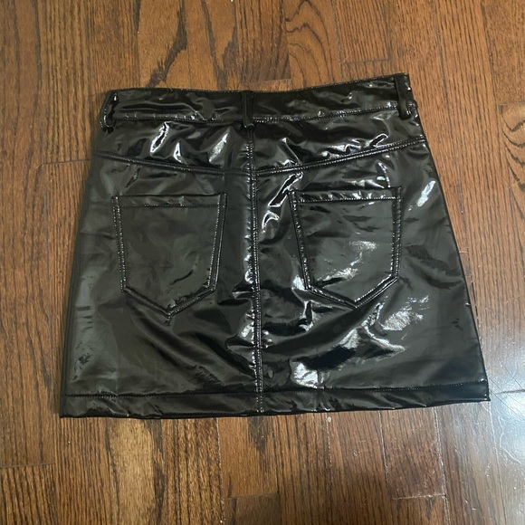 Black vegan leather mini skirt- barely worn! Size XS - Picture 2 of 3